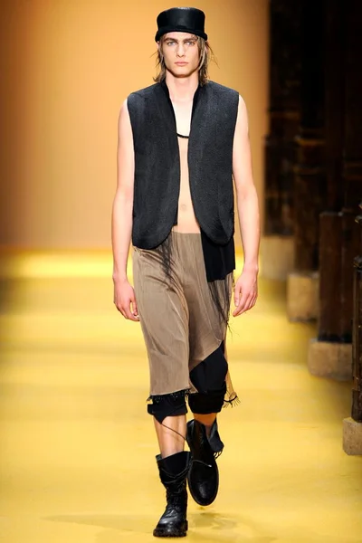 Look 11